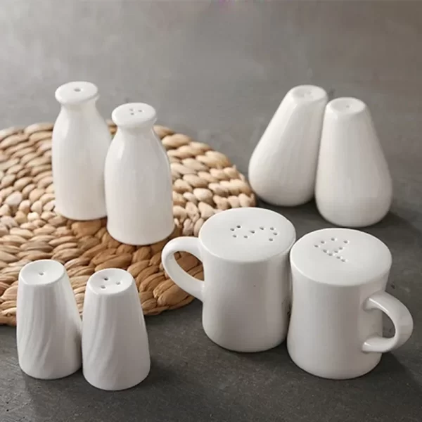 2Pcs Ceramic Spice Jar Can White Seasoning Bottle Salt Pepper Holder Shakers Spice Container Pot BBQ Condiment Kitchen Storage